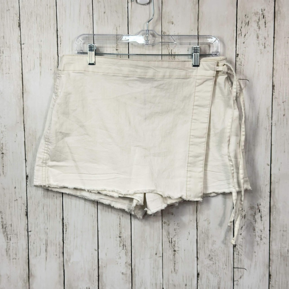 Madden NYC Women's Cream Denim Raw Hem Frayed Wrap Skort Size 32" Waist